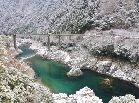 歲末感恩【四國星之旅】大步危峽谷遊船．鳴門漩渦之道．阿波舞．金刀比羅宮．松浦酒造．屋島展望台．燒肉吃到飽．溫泉饗宴4天