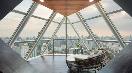 曼谷彩虹雲宵酒店