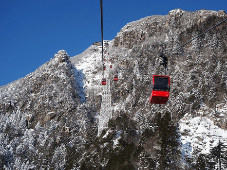 易起FUN寒假♯冬戀北陸~御在所樹冰奇景.童話合掌村.玩雪趣5日(小松/小松)溫泉湯樂.兼六園.飛驒小京都.近江海鮮市場