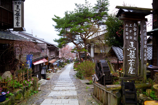 易遊嚴選~ 北陸5天．黑部峽谷小火車．惠那峽遊船．名古屋城-．上高地．白川合掌村．馬籠宿．雙溫泉(名/松)