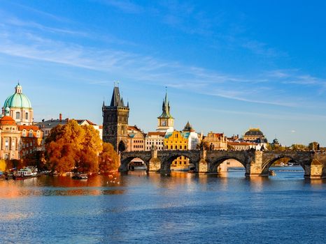 夏季揪團超省♯【微自助】奧捷童話小鎮、湛藍國王湖、哈修塔特湖區雲影散策10日薩爾斯堡.庫倫諾夫.卡羅維瓦利，布拉格及維也納連泊2晚