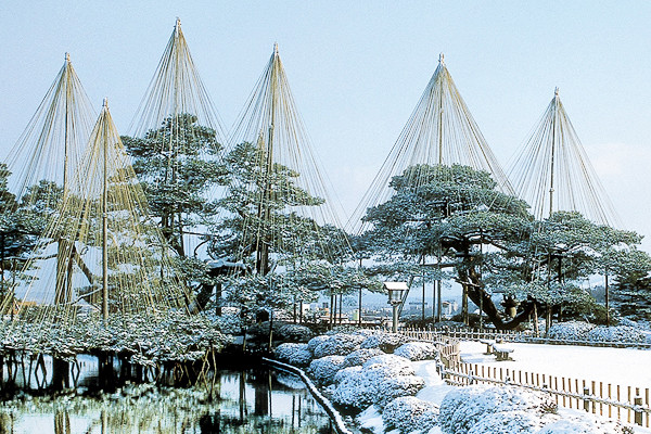 易起賀歲．北陸點燈雪樂遊5日| 童話合掌村、新穗高樹冰、樂高樂園、百萬點燈名花之里、採草莓體驗