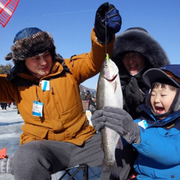 雪戀冰釣韓國滑雪去五天《不走人蔘保肝》冬季冰上慶典釣鱒魚、滑雪場滑雪、魚飛溪谷冰川、益善洞韓屋村、首爾明洞【松山泰瑞】