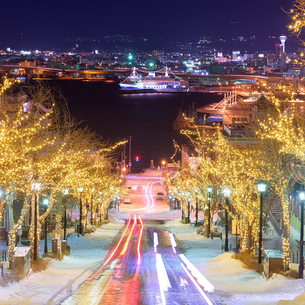 預約幸福雪季♯【雪戀星空北海道６日】函館夜景、旭山動物園、忍者魁花秀、戲雪趣、北國彩燈季、螃蟹溫泉[含稅簽]