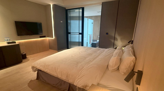 泰湖樓金鬱金香酒店