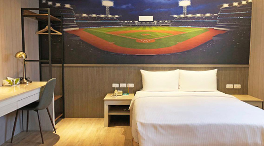 樂逸文旅(高雄六合夜市棒球館店)