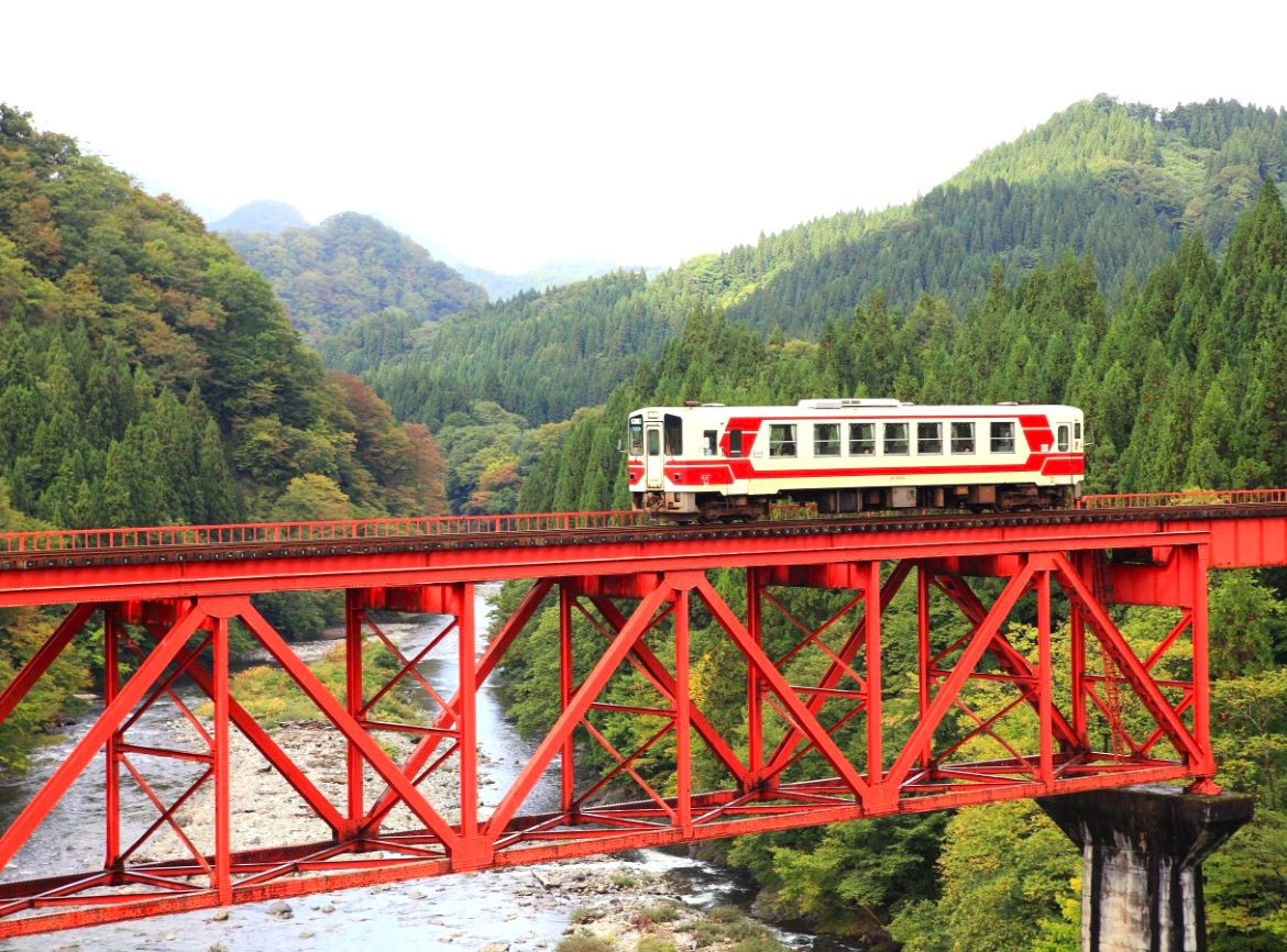夏殺特惠【東北超激省】奧入瀨溪流.秋田內陸鐵道.銀山溫泉.季節採果.松島遊船.燒肉吃到飽.升等雙溫泉 5天