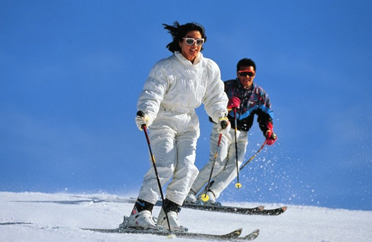 易起FUN寒假♯《不走人蔘+保肝+免稅店+土產店》韓雪飄飄滑雪去5日-德威航空-高雄飛金浦