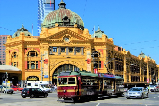 吉享墨爾本～普芬蒸汽火車、香漫酒莊巡禮、華勒比莊園、神仙企鵝歸巢八日
