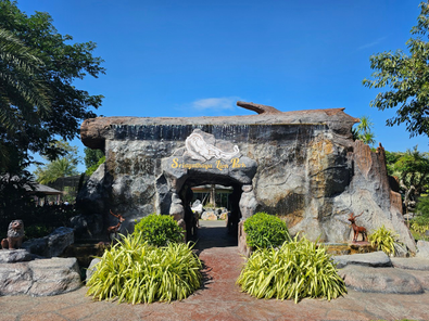 泰國| 泰星奇5日~大城動物園.網美大象咖啡廳.鄭王廟.米其林.彩虹沙灘.海景秘境餐廳.羅馬人妖秀