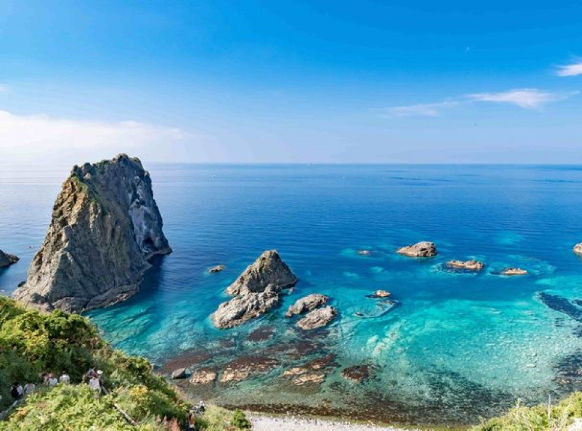 跟團限時省♯【北海道夏末清艙】蔚藍海岸～積丹半島．童話小樽．洞爺花火．萌企鵝x熊牧場．OUTLET購物．長腳蟹放題．雙溫泉5天