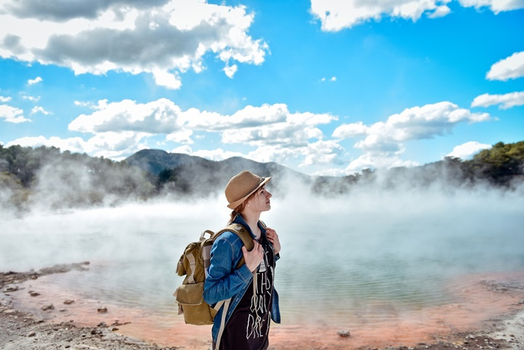 春季揪團省♯紐西蘭旅遊｜國泰經典·金秋賞楓·皇后鎮遊湖·湖濱渡假村·雅芳河撐篙·採果體驗·在地毛利文化·微醺酒莊·暢遊南北島11日