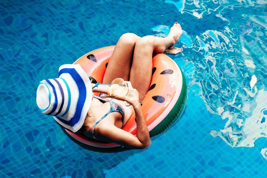 【馬上出發】飛機咖啡廳、侏羅紀世界、保證入住河畔四季1晚 5+1日(含稅)