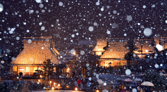 京都。美山茅葺之里雪燈廊