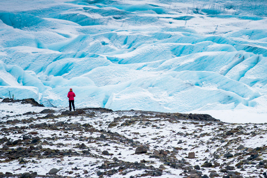 【魅力歐洲．冰島巴黎１０日】極光遊船、金環三合一、藍冰洞、露天溫泉、火山岩漿隧道[含稅簽]