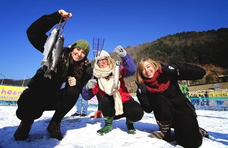 【真航假期｜冰釣滑雪5日】~不進人蔘保肝、華川鱒魚慶典、歡樂滑雪、樂天世界、星空圖書館