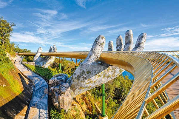 【買一送一峴時優惠．中越峴港5日】龍蝦風味饗宴、法國山城巴拿山纜車+黃金橋佛手橋、世界遺產會安古城+祈福水燈、迦南碗公船體驗〈不含簽證〉