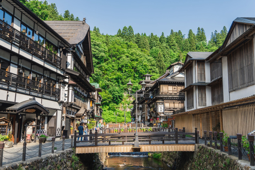 【經典東北青森雙鐵道６日】不進免稅店、銀山溫泉、奧入瀨溪、世界遺產中尊寺、角館散策[含稅]