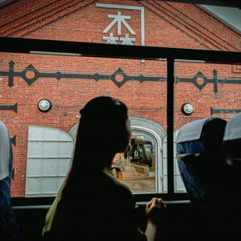 【星星相印北海道６日】保住星野函館OMO5、敘敘苑、函館米其林夜景、企鵝遊行、熊牧場、洞爺彩燈隧道、浪漫小樽、螃蟹溫泉[含稅簽]