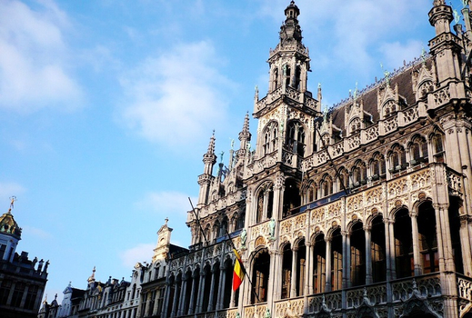 易起FUN寒假♯特選英荷比法｜羅浮宮．大英博物館．三遊船．跨海體驗．麗池古堡．比利時古城．巴黎購物10日（華航直飛）