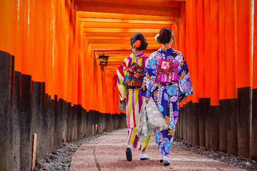 小資關西輕旅行 5 日｜繩文原生林糺之森、世界文化遺產下鴨神社、漫步嵐山竹林、美食大集合錦市場、伏見稻荷千座鳥居（兩人一室一中床方案）