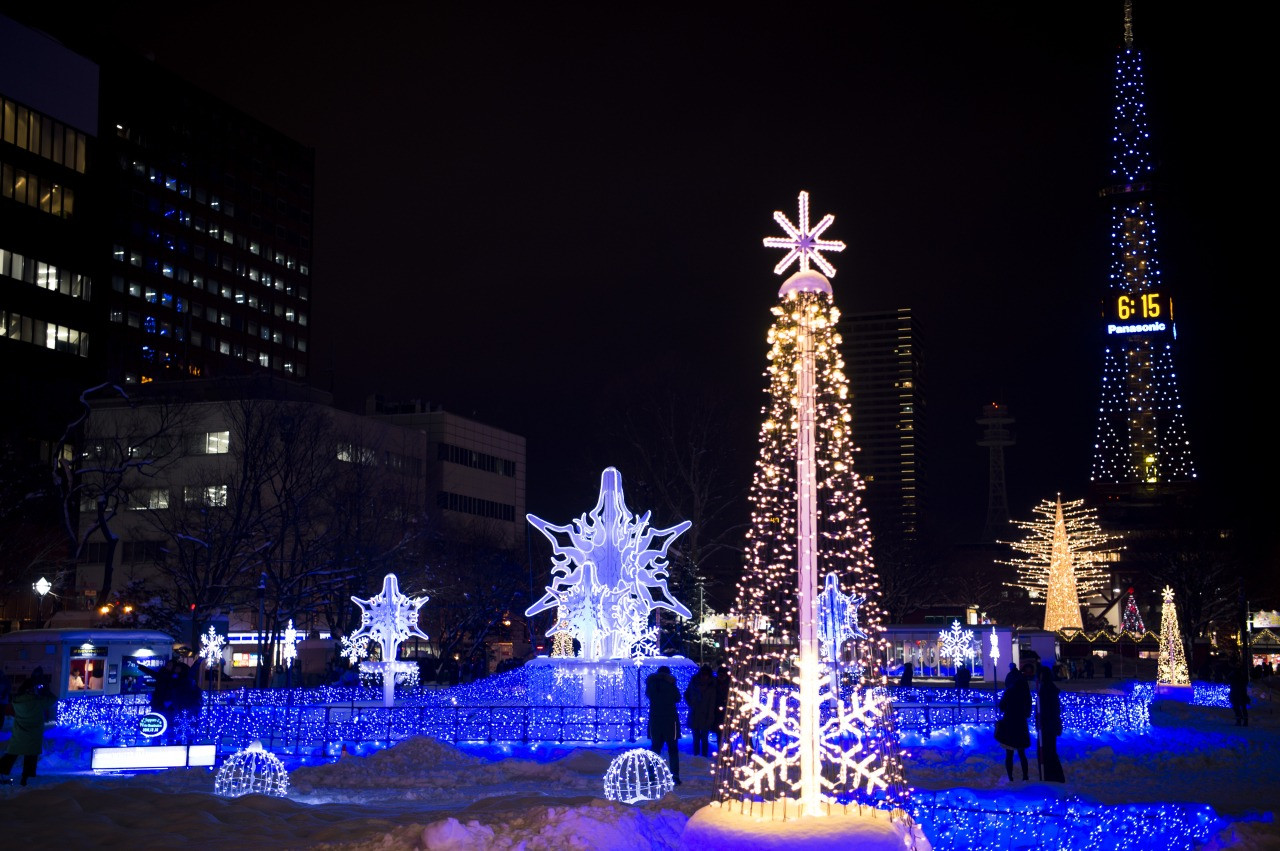 【星宇超值冬旅北海道５日】函館夜景、企鵝雪中散步、札幌浪漫燈節、玩雪趣、星型雪白公園、螃蟹溫泉[含稅簽]