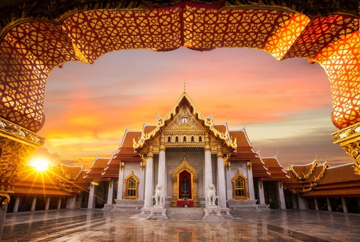 易起FUN寒假♯【泰精彩】瑞士村漫遊、四方水上市場、泰服體驗、海天盛宴6天