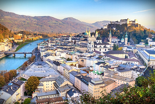 (早鳥限定、免領隊小費)【奧地利、捷克15日】維也納、哈爾斯塔特湖區、百水公寓、薩爾茲堡、布拉格深度走訪(新舊城區、城堡區)、卡羅維瓦莉、庫倫洛夫、特爾奇古堡、米蘭大教堂、艾曼紐二世迴廊、威尼斯