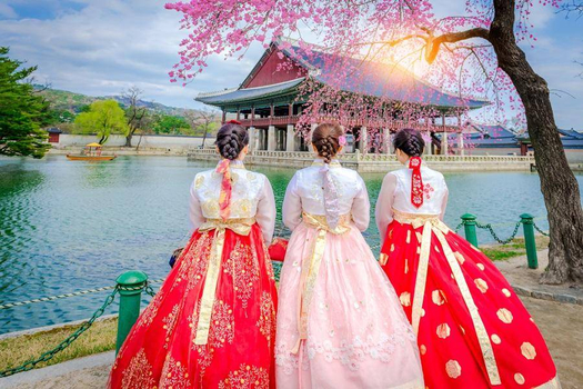 【升等二晚四星】韓國樂天世界、水族館、鹽田咖啡、韓服遊古宮、汗蒸幕5日(一站彩妝)