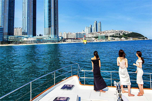 【易起FUN暑假．豪情釜山5日】不進蔘肝、E-WORLD主題樂園、遊艇出海派對、彩色膠囊列車、最美海東龍宮寺、甘川洞散策、汗蒸幕體驗、貝類現撈即烤