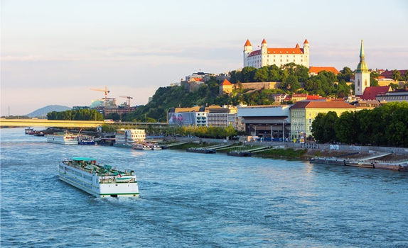 【阿聯假期】奧捷斯匈輕鬆遊10天EK~多瑙河遊船、伏爾塔瓦河遊船、布拉格城堡、哈斯達特、雙點進出