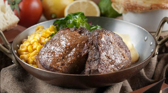 【台北】君品飯店。10盎司牛排2人/午/晚餐套餐券