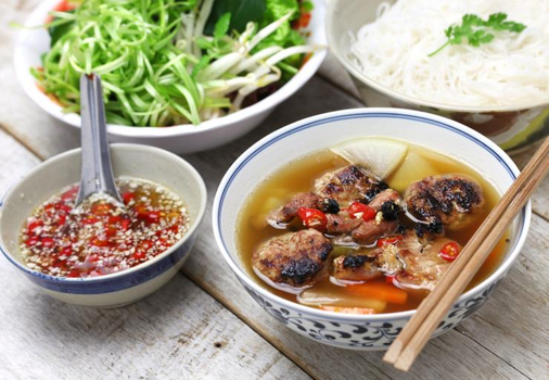 北越爆品５天～下龍灣特色日遊船、舟遊陸龍灣、必比登推薦鱧魚鍋、越式特色菜＋龍蝦半隻、升等河內一晚五星飯店