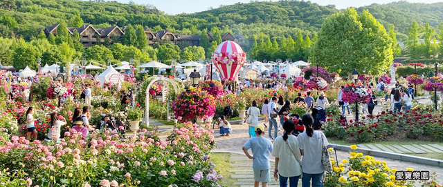 親子同樂會♯跟著K-POP獵魔女團韓國打卡之旅5日〈彩妝一站〉-愛寶樂園、橋村炸雞DIY體驗、景福宮、駱山公園城廓路
