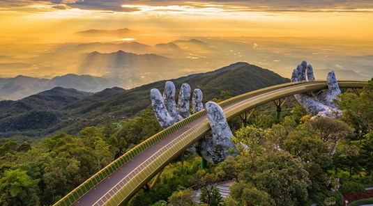 【易遊嚴選】中越雙城5天~巴拿山、會安古鎮、升等兩晚五星度假酒店★台中出發
