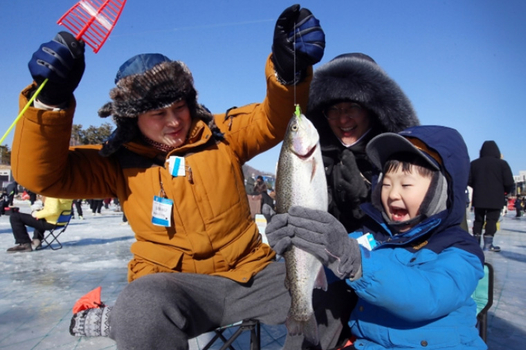 雪戀冰釣韓國滑雪去五天《不走人蔘保肝》冬季冰上慶典釣鱒魚、滑雪場滑雪、魚飛溪谷冰川、益善洞韓屋村、首爾明洞【松山泰瑞】