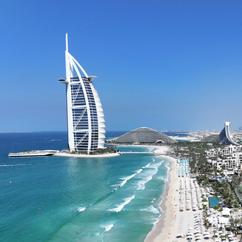 易起FUN寒假♯【超值杜拜６日】阿布達比羅浮宮、哈里發塔、未來博物館、大清真寺、文化廣場、La Perle水舞秀[含稅簽]